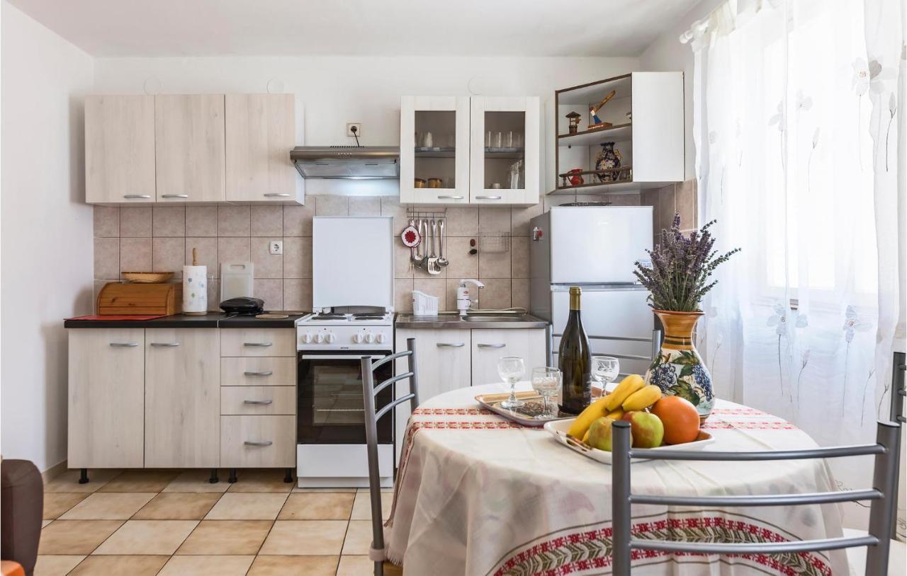 Awesome Home In Pula With Kitchen 外观 照片