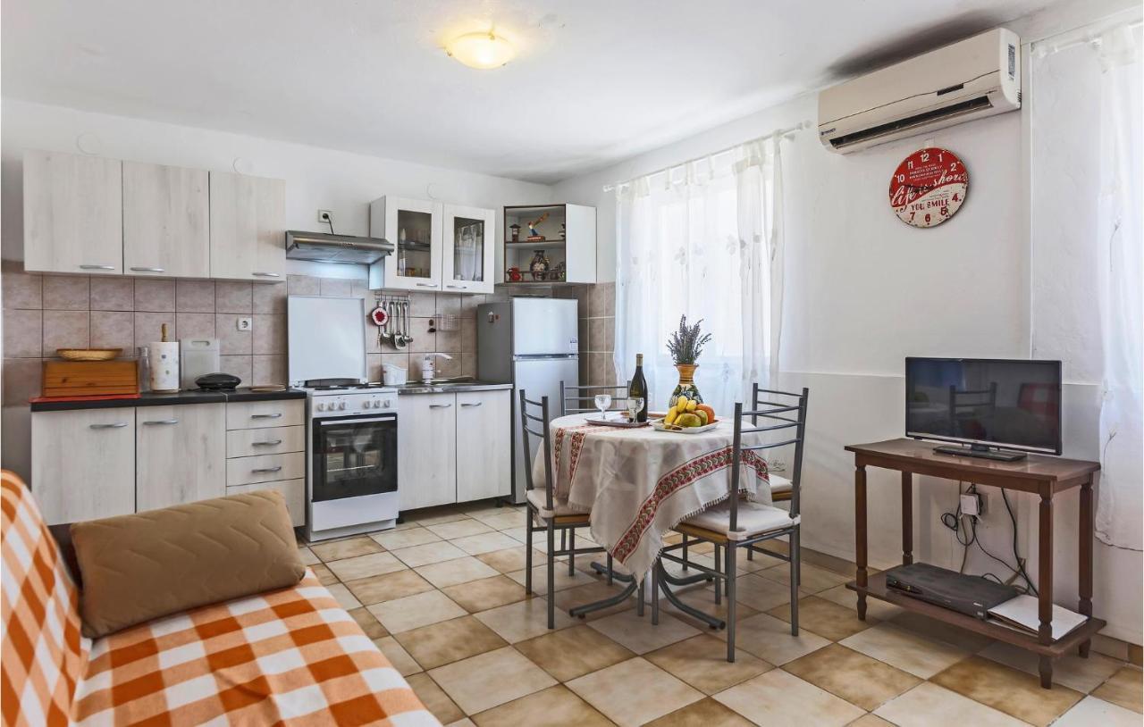 Awesome Home In Pula With Kitchen 外观 照片